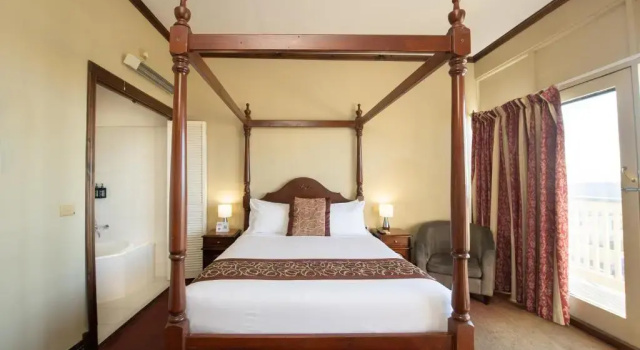 Номер Deluxe Anchorage Seafront Hotel