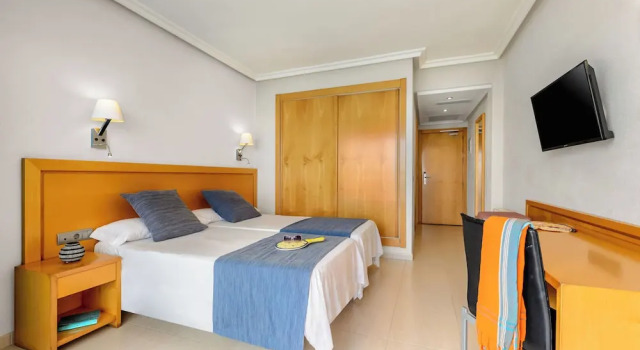Двухместный номер Standard с балконом Hotel Vibra sEstanyol
