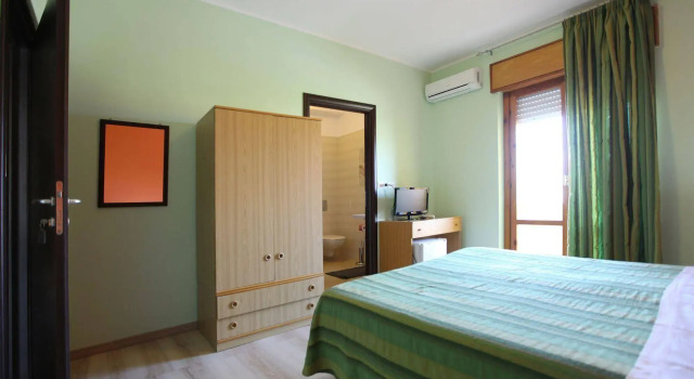 Hotel Cliché, Buchen Sie Hotel San Lucido Kalabrien