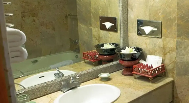 Полулюкс Chiang Mai Plaza Hotel