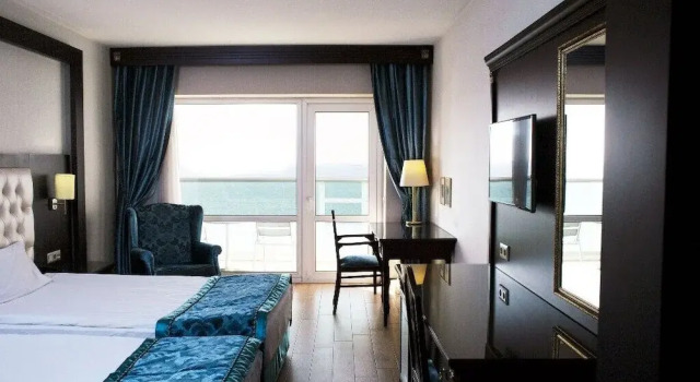 Двухместный номер Standard с балконом и с видом на море Ege Palas Business Hotel