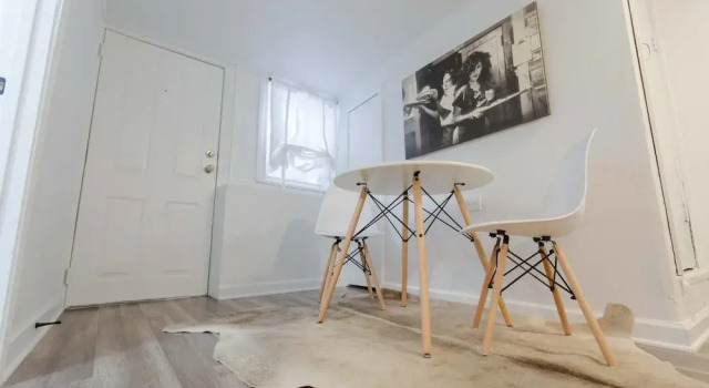 Апартаменты Cozy 1 BDR in Heart of Logan Square & Near Train