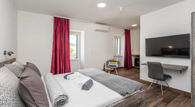 Двухместный номер Deluxe с балконом Apinelo Port Rooms