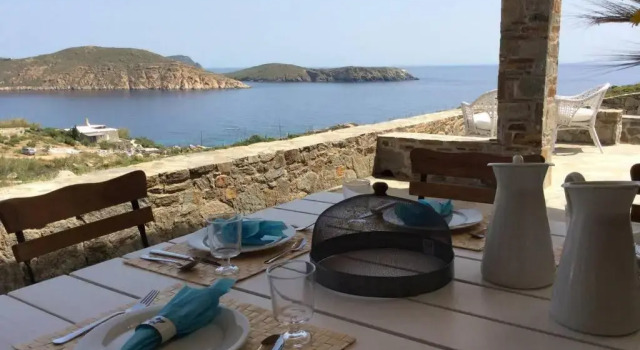 Коттедж с 6 комнатами Chez Semiramis The Summer Breeze House 5min from the beach