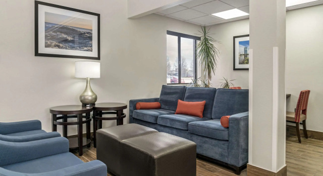 Comfort Inn East Oregon - Toledo, Забронировать Отель Толедо штат Огайо