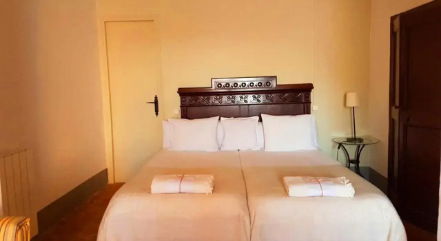 Labadia de Santes Creus, Varaa Hotelli Hotellit Tarragonès pysäköinnillä, Pysäköinti