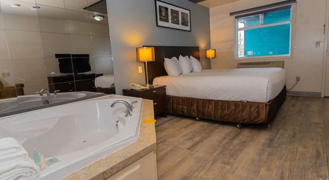 Люкс Deluxe Empire Inn & Suites