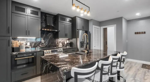 Апартаменты New Luxury 4 Bed Condo Perfect for Winter Rental