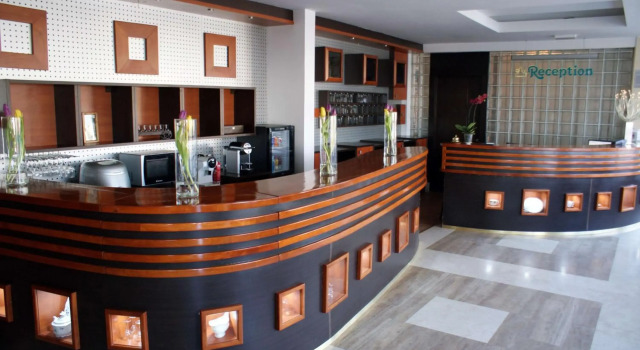 Hotel Park Sfantu Gheorghe, Забронировать Отель Отели в центре Сфанту Георге с завтраком, отели в центре Сфанту Георге с завтраком