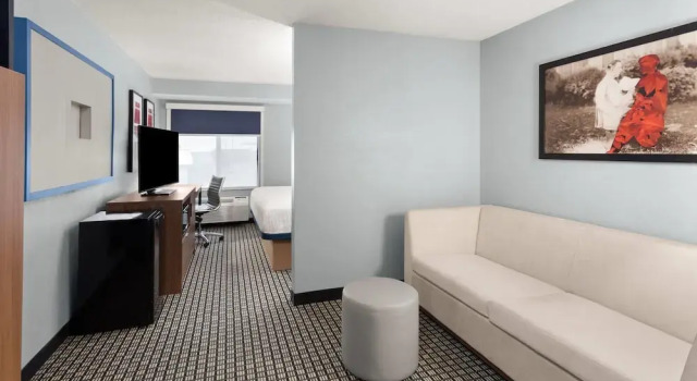 Двухместный люкс AmericInn by Wyndham Reedsburg