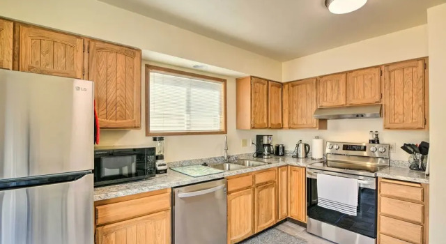 Апартаменты Modern Anchorage Townhome: 8 Mi to Downtown!