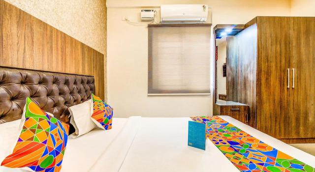 Номер Deluxe FabHotel Mayuri Residency