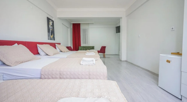 Четырёхместный номер Standard YAŞAM HOTEL