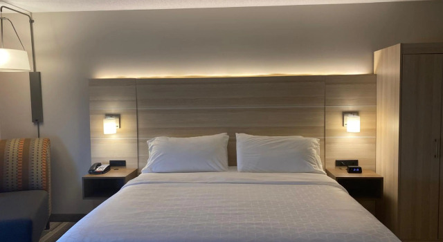 Holiday Inn Express Hotel & Suites Logansport, Book Hotel Hoteller i Logansport med parkering, Parkering