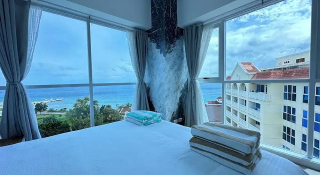 Апартаменты с балконом Spacious Oceanview Corner Suite Brand New