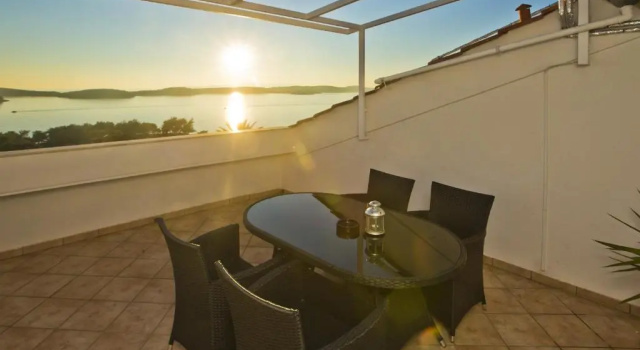 Апартаменты Мансарда с 2 комнатами с видом на море Apartments Viskovic Margita