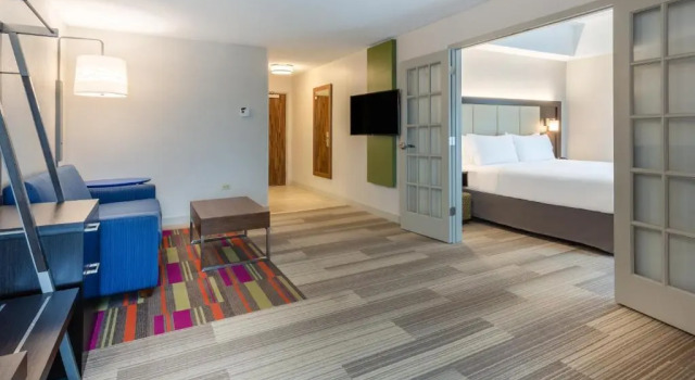 Люкс c 1 комнатой Holiday Inn Express & Suites Chicago-Midway Airport by IHG