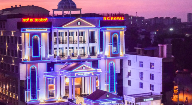 Rg Royal Hotel, Забронировать Отель Отели штата Карнатаки с парковкой, Парковка