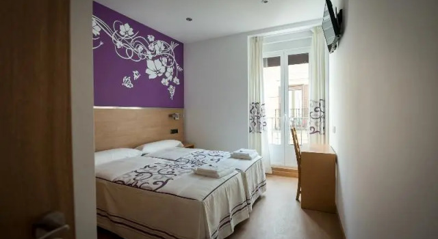 Номер Standard с балконом Hostal Carracedo