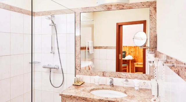 Семейный люкс с балконом Hotel Häuserl im Wald