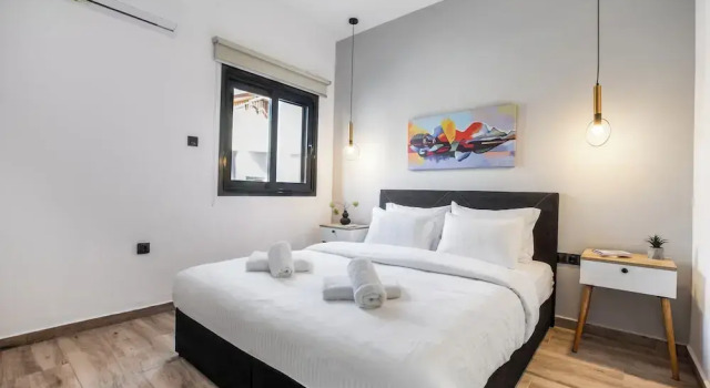 Sway - Chic 1-BR Apt & Balcony in Athens, Забронировать Апартаменты/квартира Афины Острова Саронического залива - Аттика, рядом с Холм Филопаппос