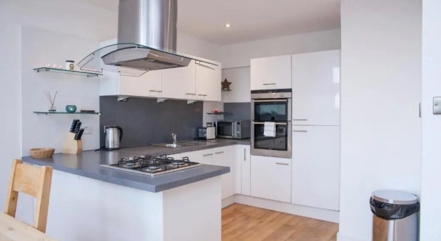CITY CENTRE APARTMENT with Free Secure Underground Parking, Забронировать Апартаменты/квартира Отели Глазго с парковкой, рядом с Sharmanka Kinetic Theatre, Парковка