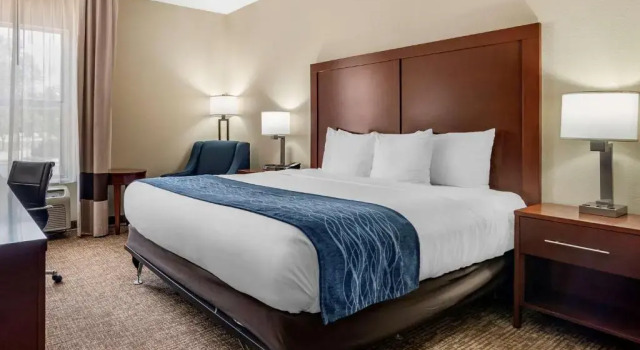 Номер Standard Comfort Inn & Suites Junction City - near Fort Riley