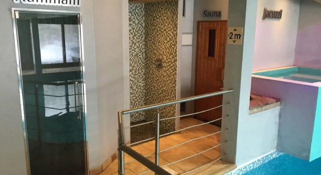 AlpHotel, Забронировать Отель Ла-Клюза Лыжный курорт на озере Анси