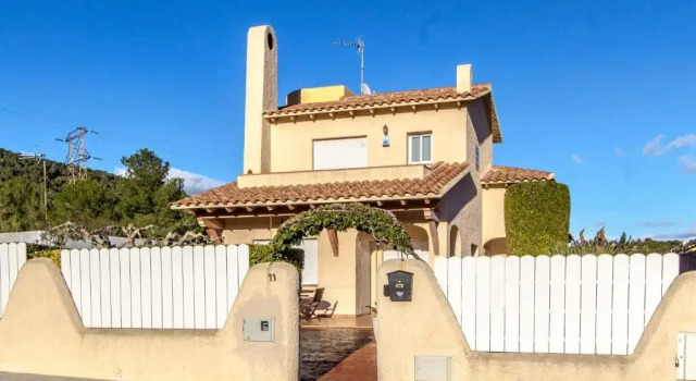 Коттедж с 4 комнатами Casa Montse Barà