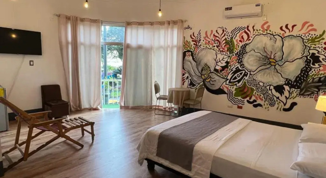 Двухместный номер Deluxe с балконом Perla Central Hotel