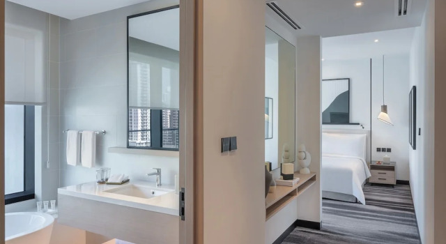 Люкс Deluxe с балконом и с видом на гавань Vida Dubai Marina & Yacht Club