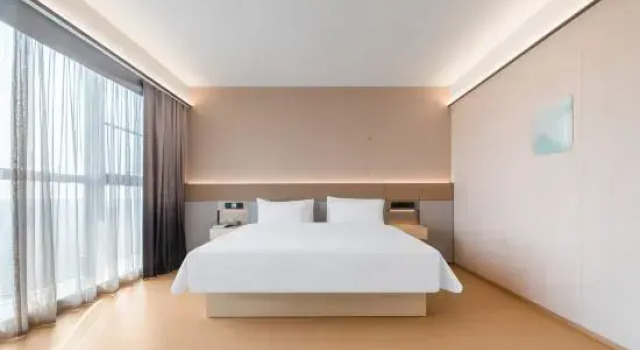 Люкс Deluxe Ji Hotel (Chengdu Gaoxin West District Baicao Road Branch)