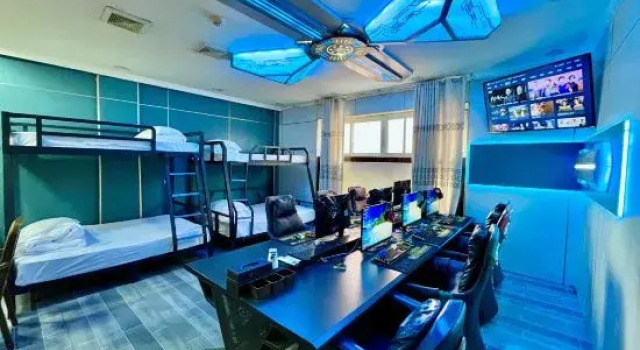 Кровать в общем номере Cool Games E-sports Hotel (Xuchang Caowei Ancient City Pang Donglai Branch)