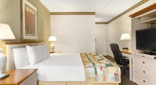 Номер Standard Travelodge by Wyndham Owen Sound ON