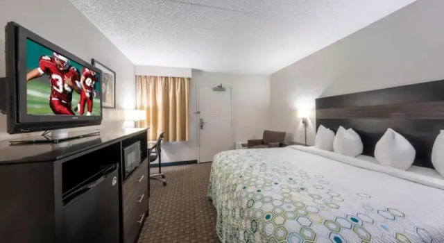 Номер Standard c 1 комнатой HomeTown Inn by Red Roof East Syracuse