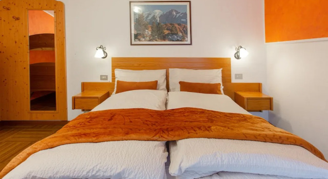 Четырёхместный номер Standard с балконом и с видом на горы Hotel Biancospino