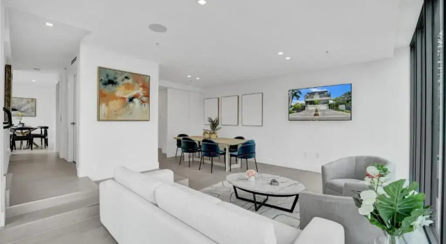 Коттедж Up East Townhomes by Nomada Residences