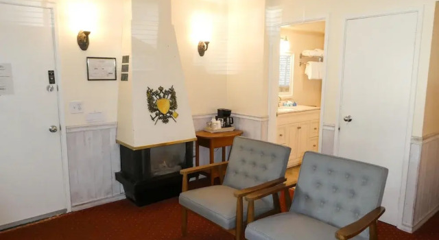 Номер Standard с красивым видом из окна Carmel Fireplace Inn