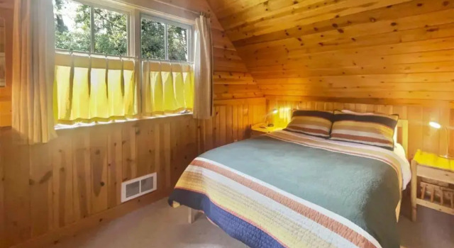 Metolius Cabin 12, Book Hotel Hoteller i Camp Sherman med parkering, Parkering