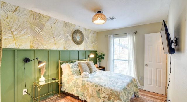 Central Seabrook Home: Pool ~ 2 Mi to Nasa Center!