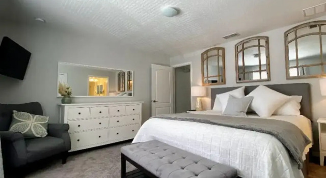 Amazing 4bdr House w Pool - PP