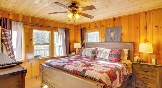 14 Mi to Slopes: Long Barn Cabin w/ Fire Pit!, Buchen Sie Ferienhaus Long Barn Kalifornien