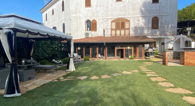 Вилла с 4 комнатами с видом на сад Luxury Villa In Sorrento Coast Strategic Location