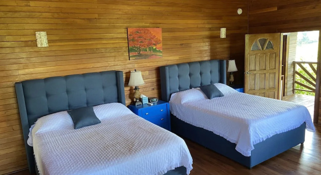 Standardowy czteroosobowy pokój z widokiem na rzekę Dream Valley Belize
