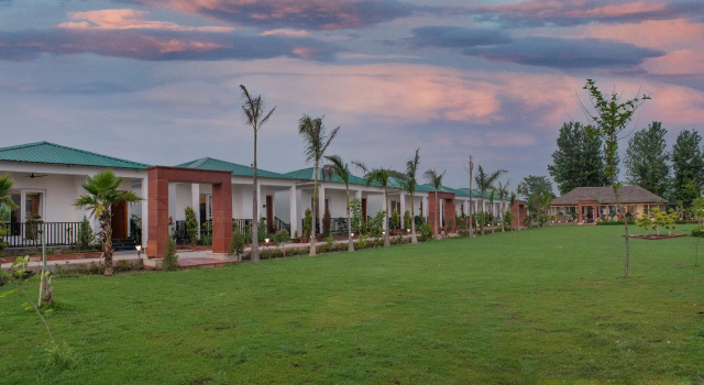 Palms Grove Resort & Spa Corbett