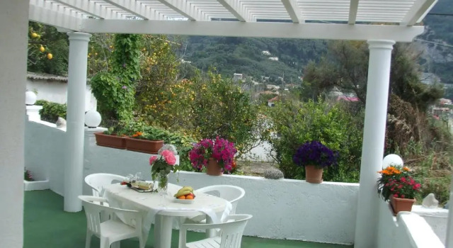 Agathi Beach House (Black Rocks)