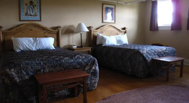 Четырёхместный номер Standard Glacier Park Lodge