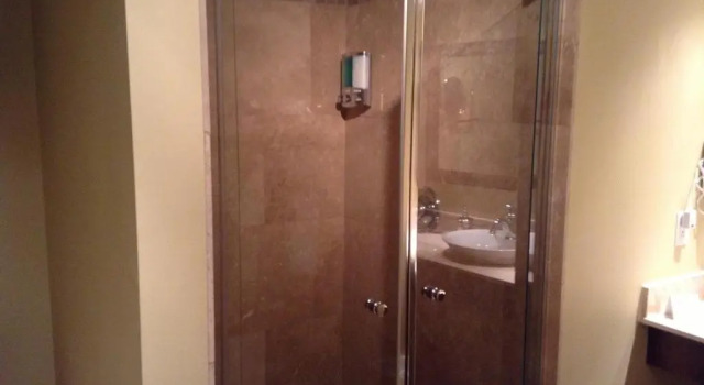 Четырёхместный номер Standard Hotel Brossard, an Ascend Collection Hotel