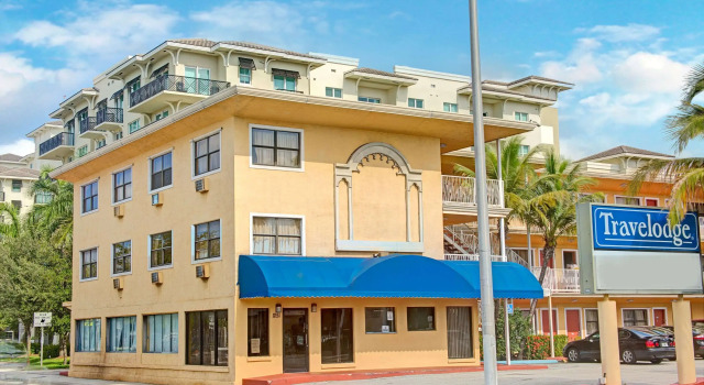 Travelodge by Wyndham Fort Lauderdale, Забронировать Отель Отели Форт-Лодердейл с парковкой, Парковка