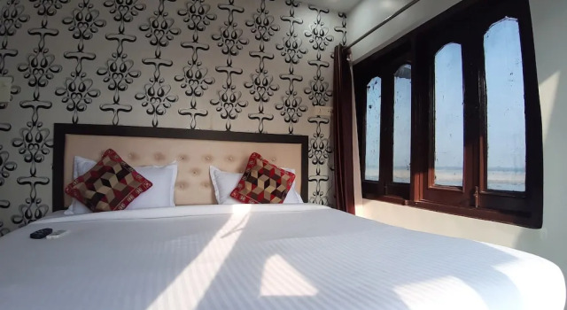 Номер Deluxe с видом на реку Hotel Sita Where Every Stay Tells a Story of Kashi